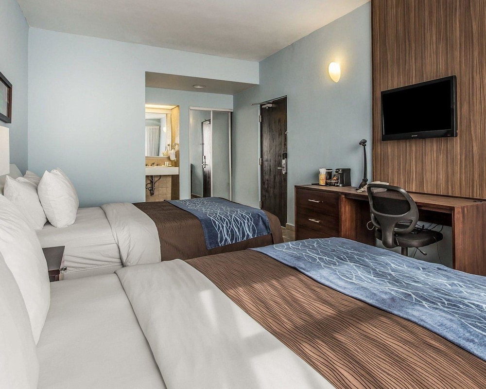 Comfort Inn & Suites Levittown PR 11/50