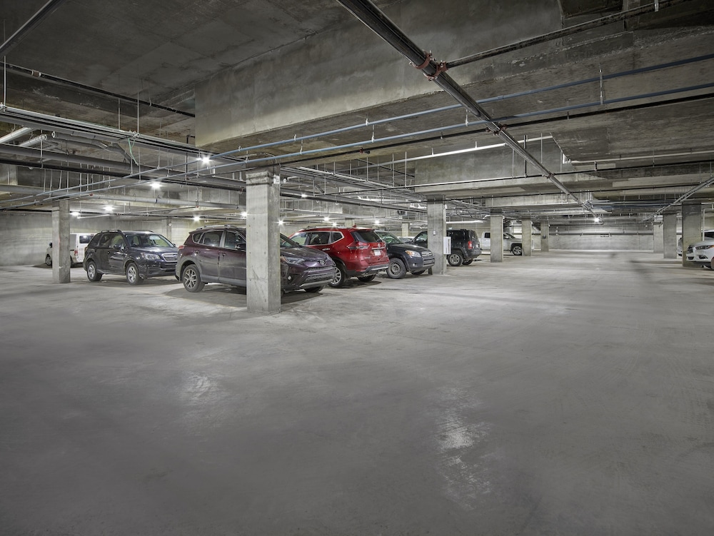 Element Edmonton West 32/36