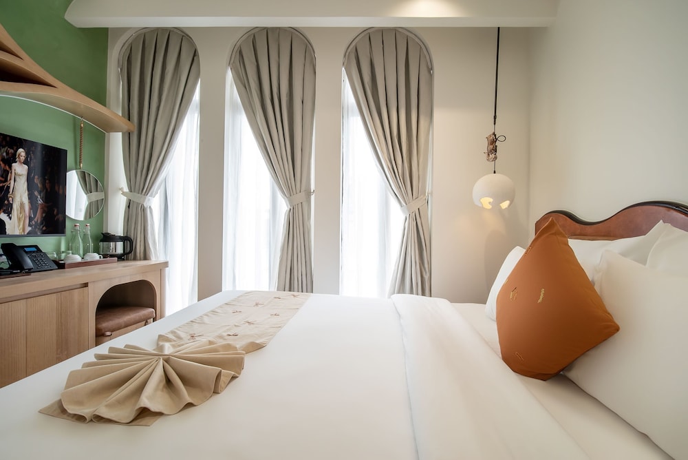 Me Saigon Boutique Hotel 42/72