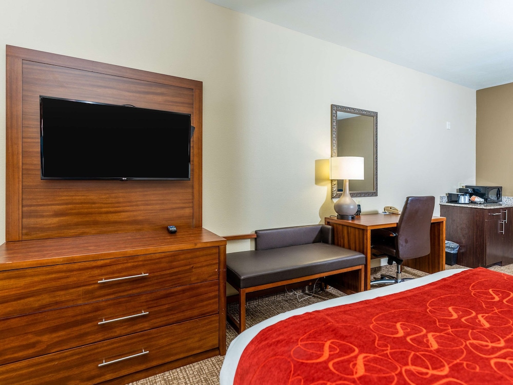 Comfort Suites Old Town Spring, TX 35/44