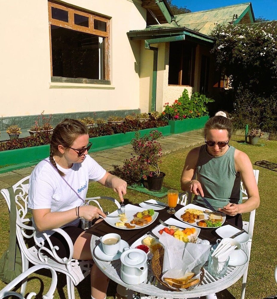 Tea Bush Hotel 43/71