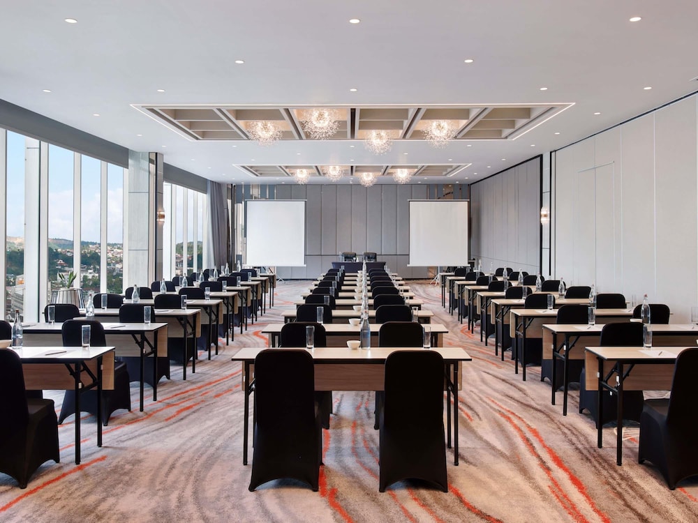Mercure Samarinda 64/75