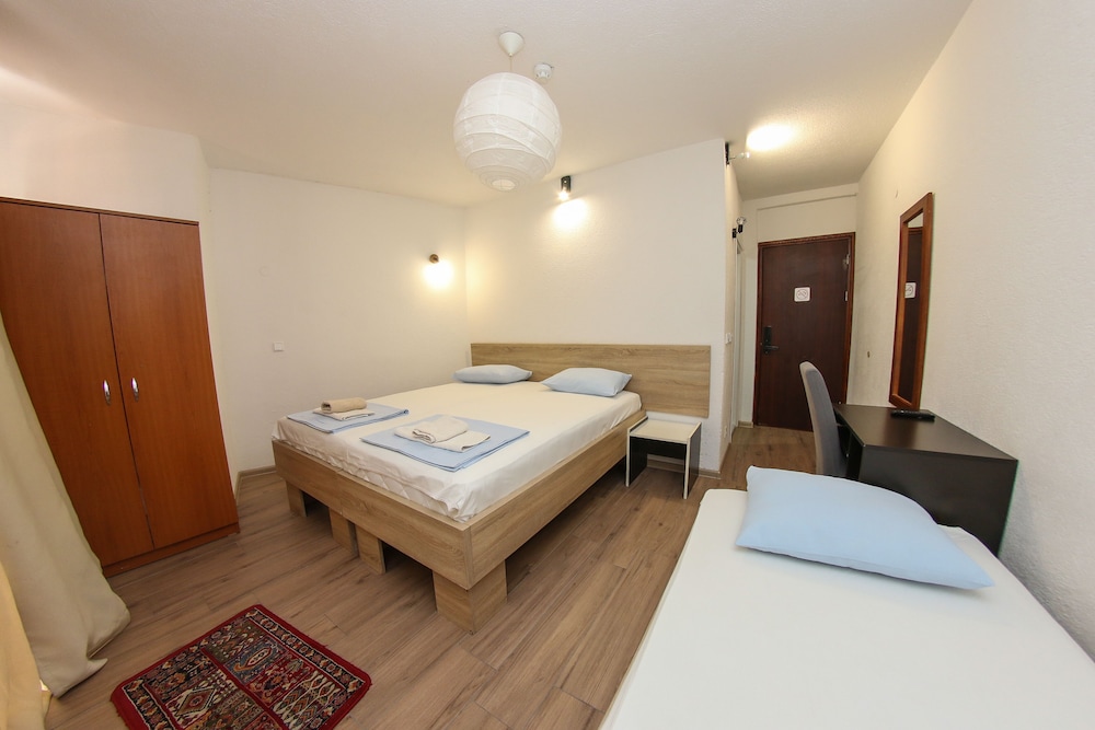Hayat Hotel 34/57