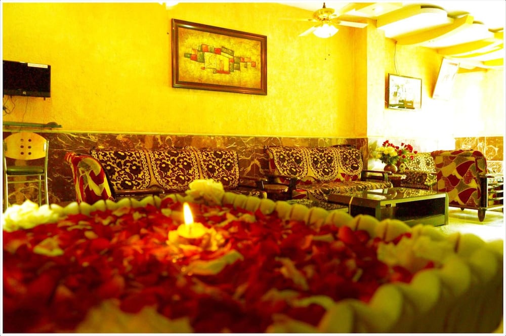 HOTEL MEENAKSHI 38/48