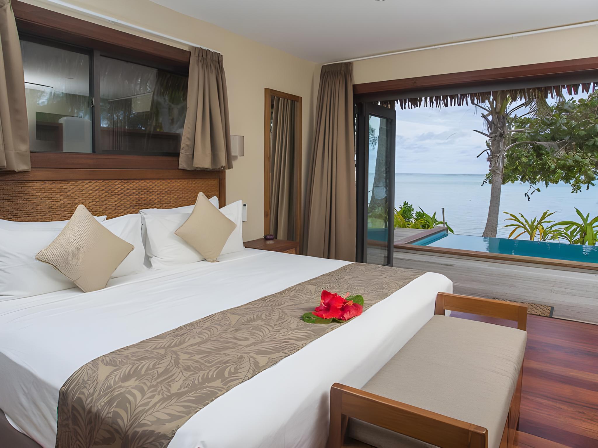 2 BEDROOMS, BEACH FRONT