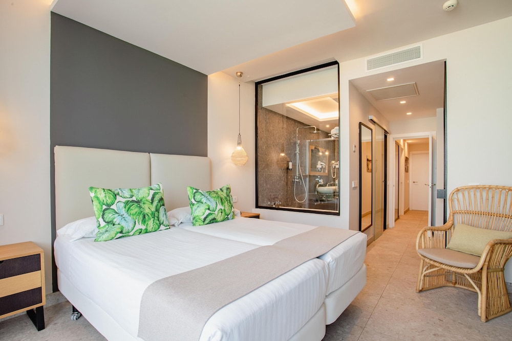 Resort Cordial Santa Agueda and Perchel Beach Club 22/79