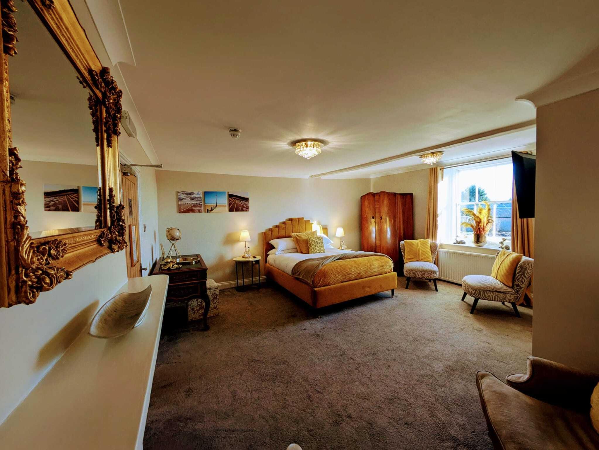 Gold, Superior, King Bed