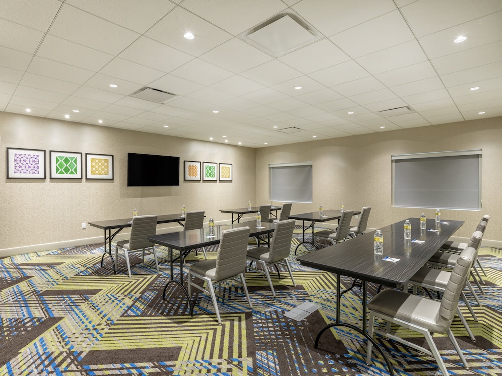 Holiday Inn Express and Suites Watertown 63/74