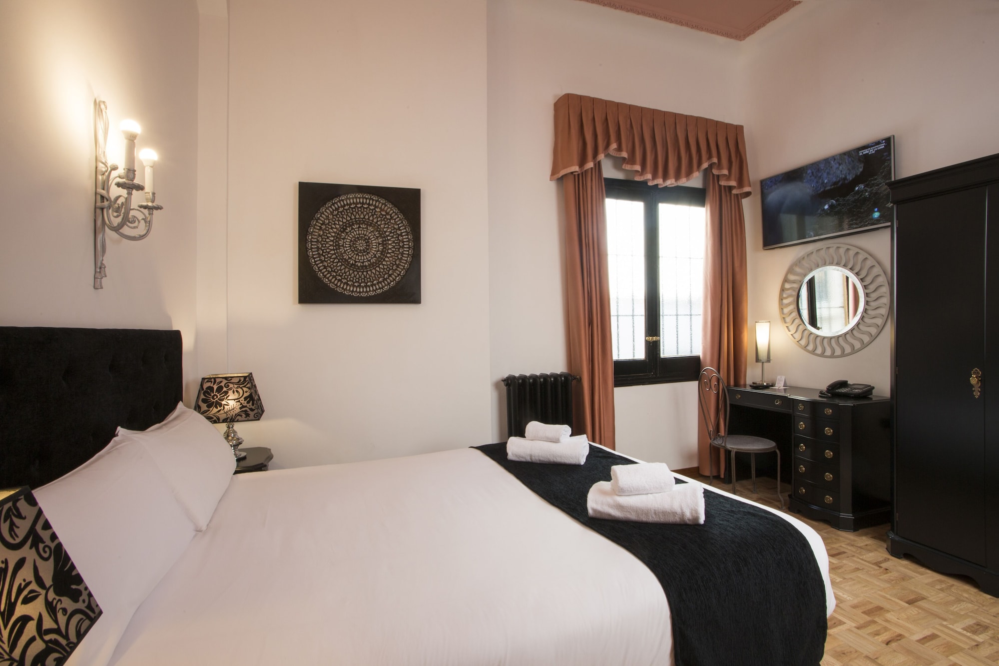 ROOM, SINGLE, DOUBLE BED