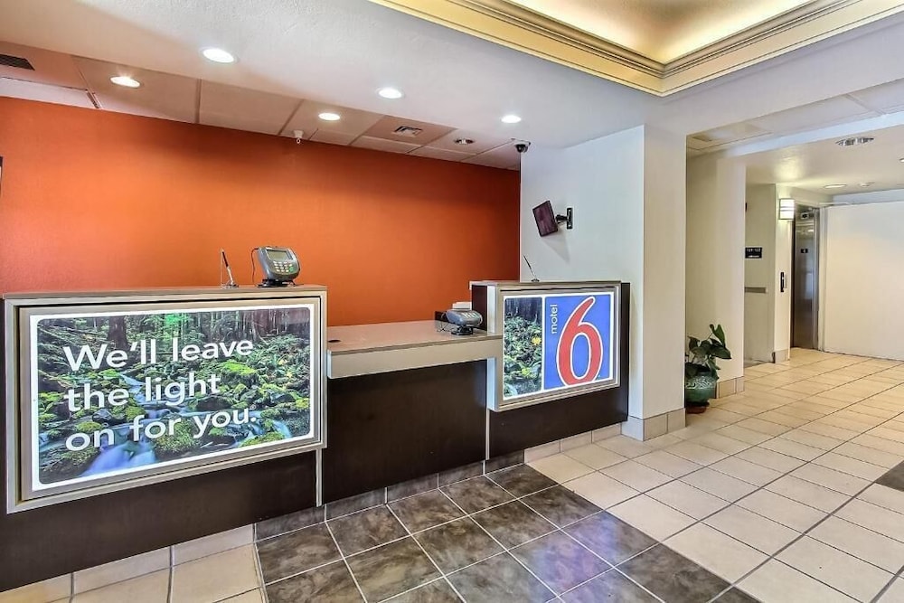 Motel6 Gilroy, CA 10/56