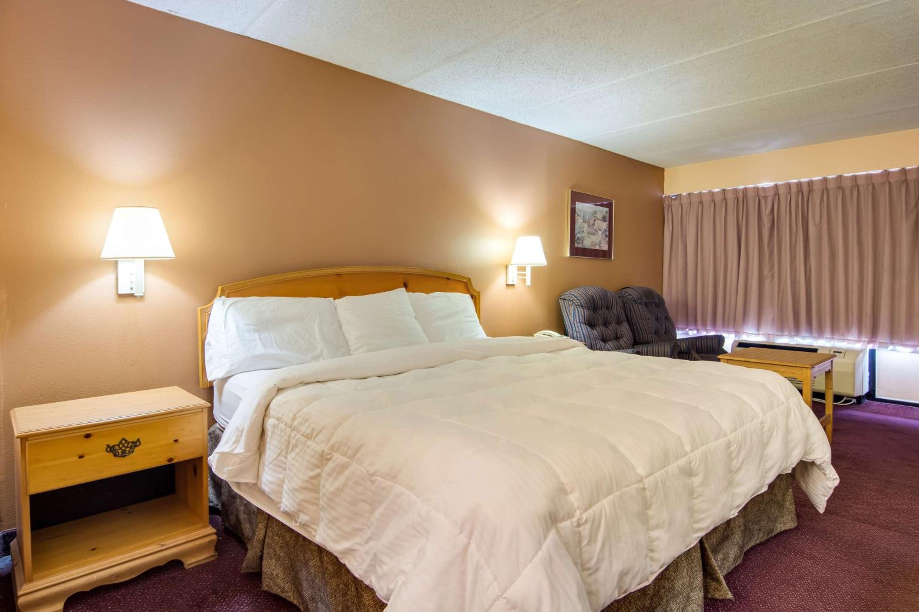 ROOM, KING BED, SMOKING