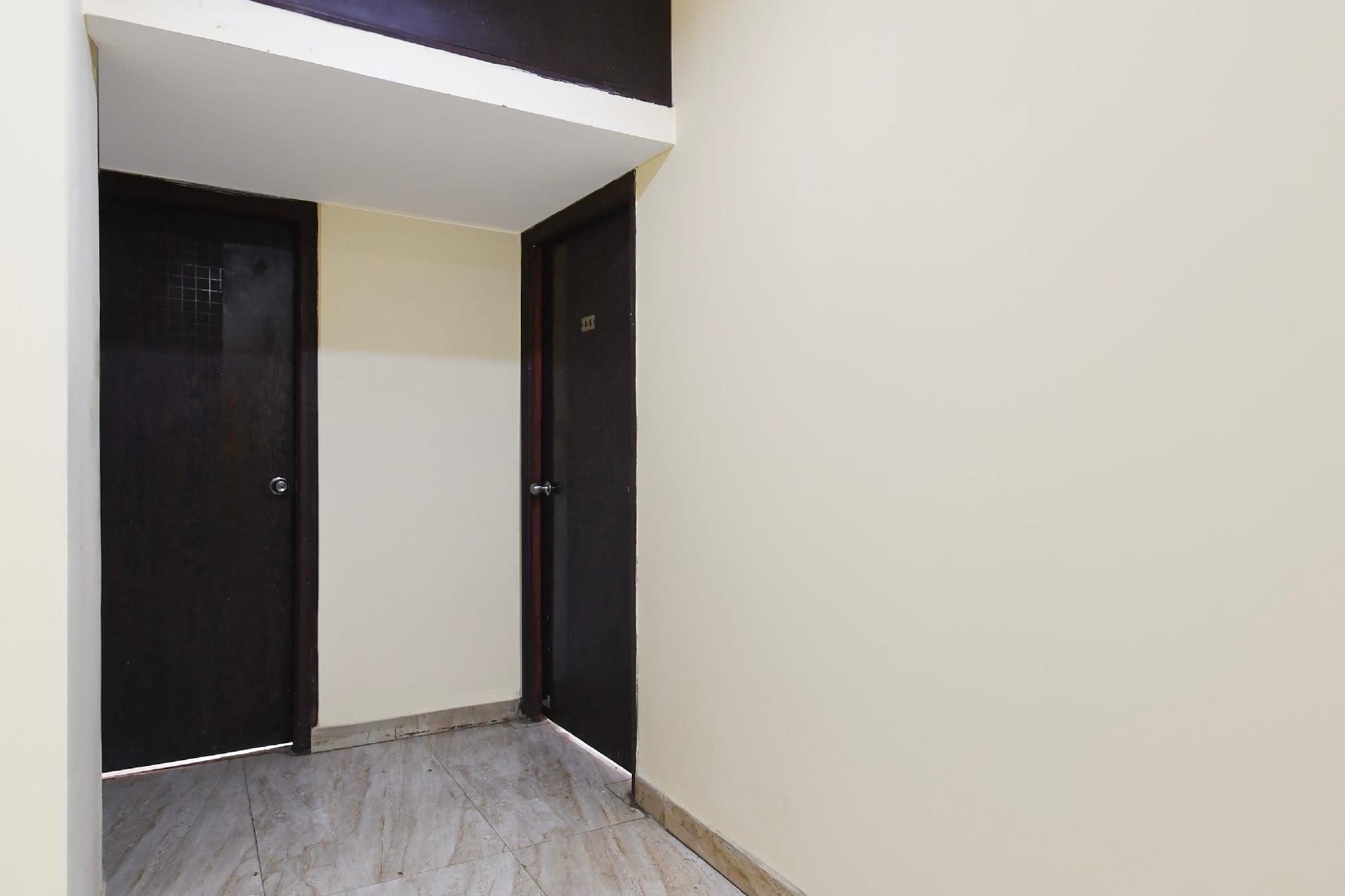Oyo 8812 White Palace Hotel & Resort 47/56