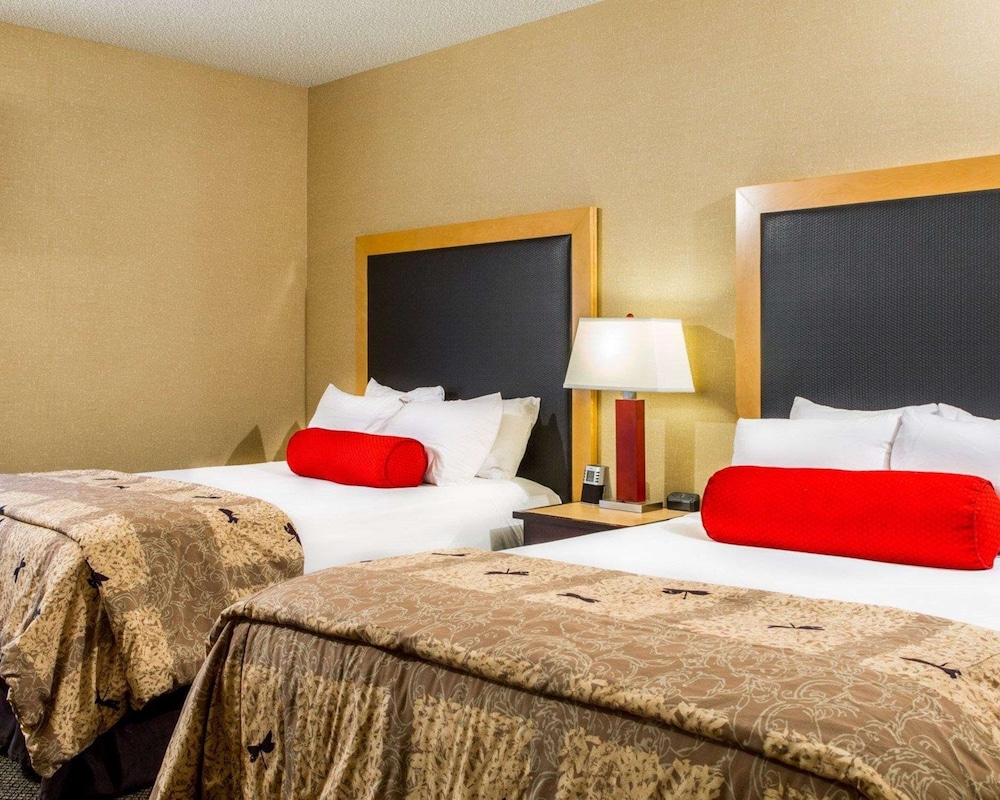 Cambria Hotel Traverse City 8/46
