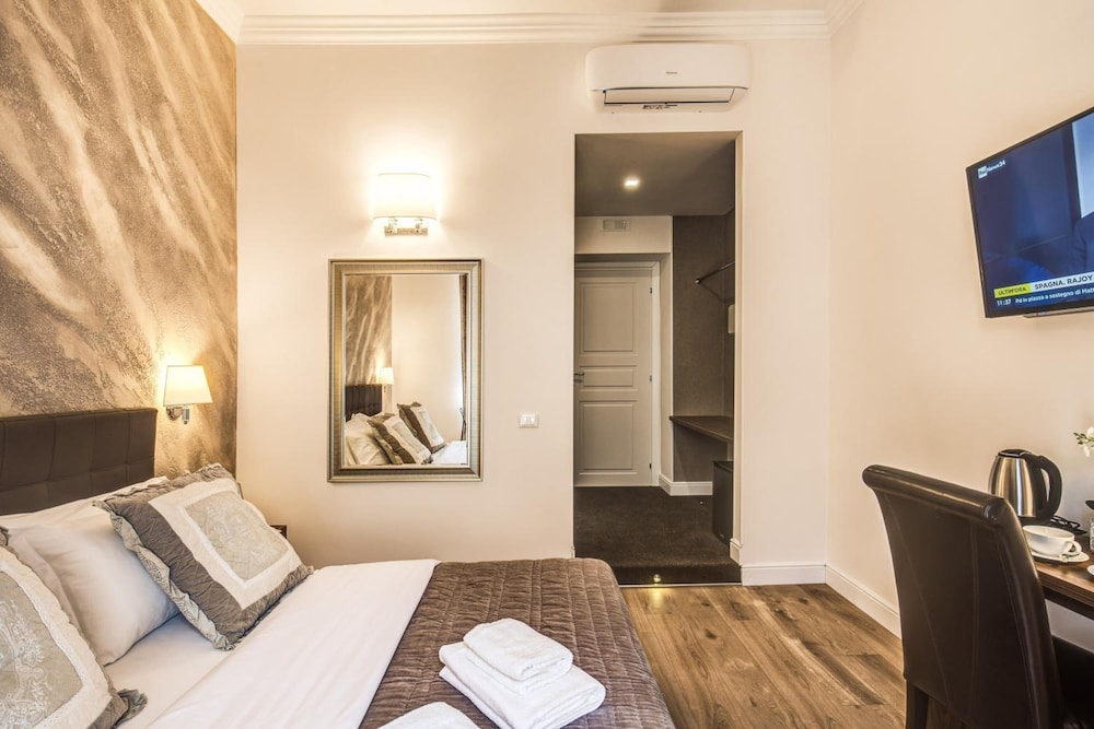 River Luxury Suites 15/25