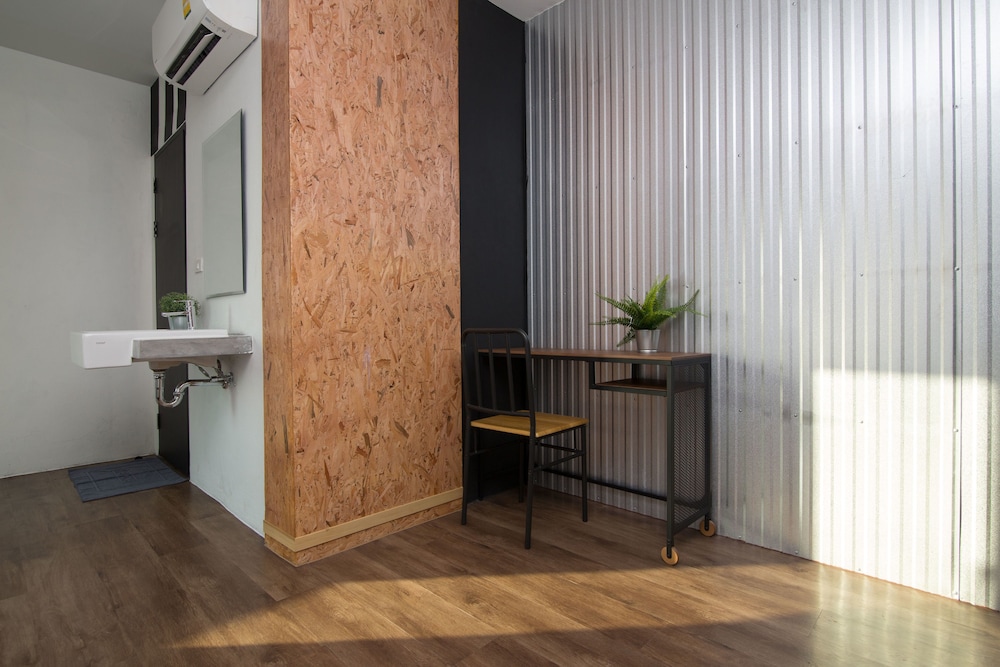 The Arbern Hostel x Bistro 11/50