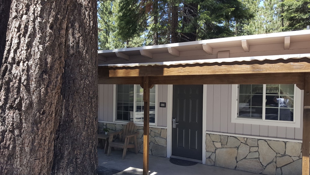 Emerald Bay Lodge 2/40
