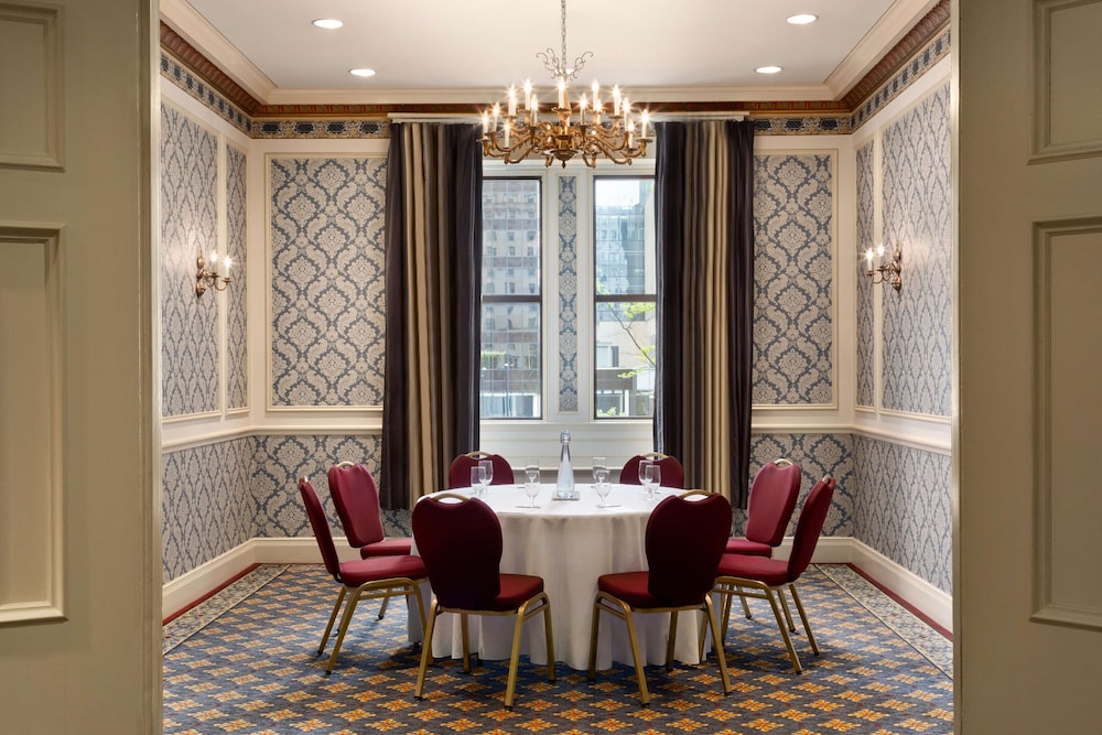 Fairmont Hotel Vancouver 55/67