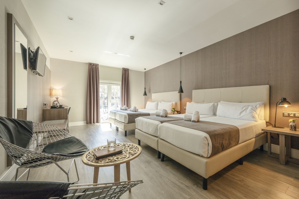 Oasis Hotel 33/69