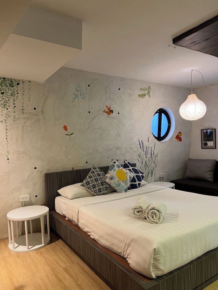 Mo Rooms 7/50