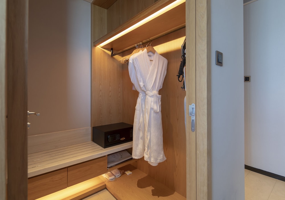 غرفة بريميوم بسرير كينج بإطلالة، Hilton Garden Inn Zhuhai Hengqin 5/5
