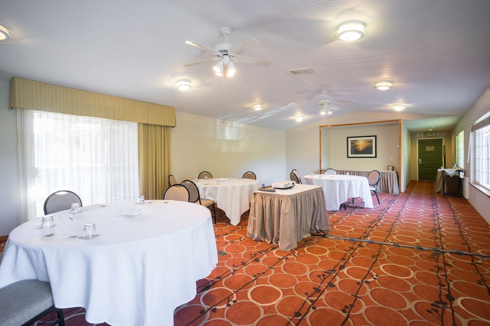Half Moon Bay Lodge 32/59
