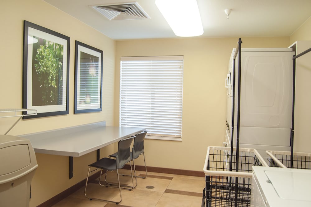 Candlewood Suites Fort Collins 25/39