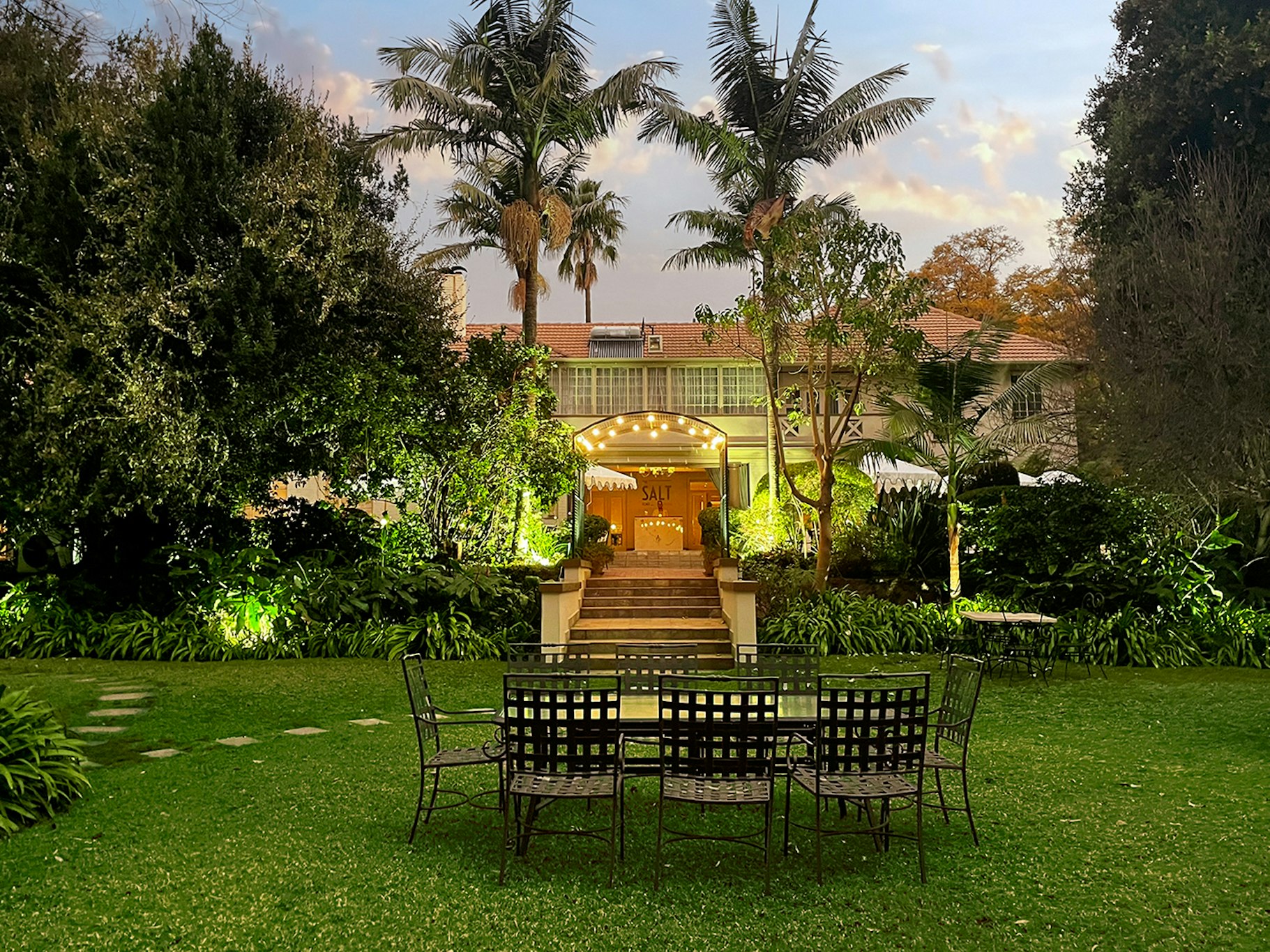 10 2nd Avenue Boutique Hotel 55/56
