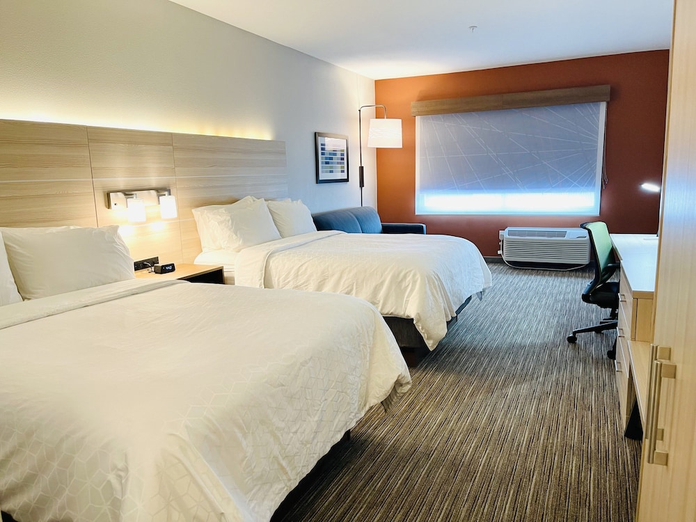 Holiday Inn Express and Suites Blythe 12/43
