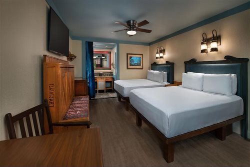 غرفة بسرير مزدوج