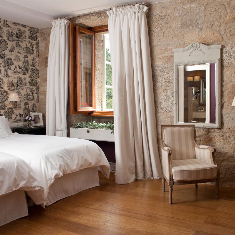 DELUXE, SINGLE, DOUBLE BED