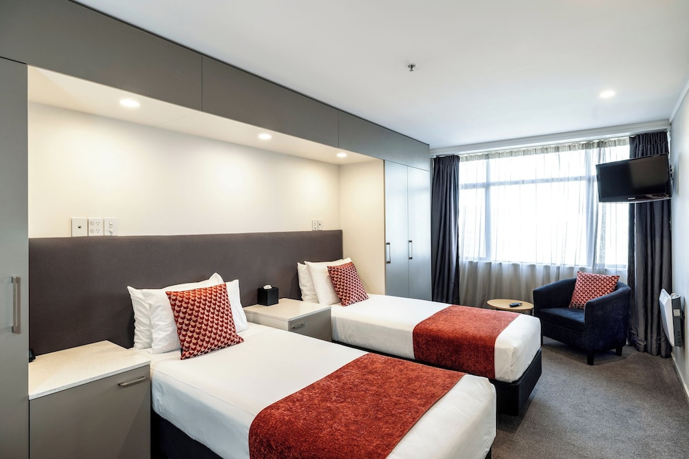 STUDIO, TWIN BEDS