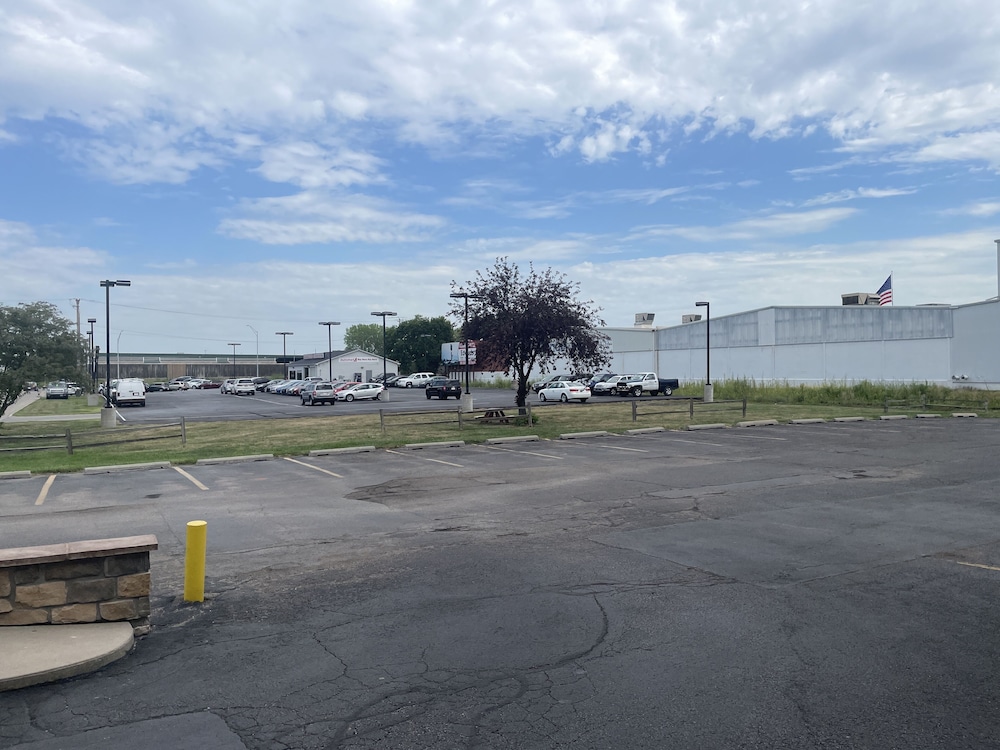 Countryside Inn and Suites Council Bluffs 54/57
