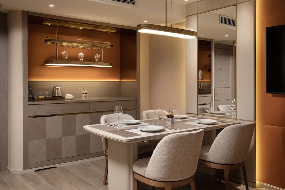 Bentley Hotel Bosphorus 77/86