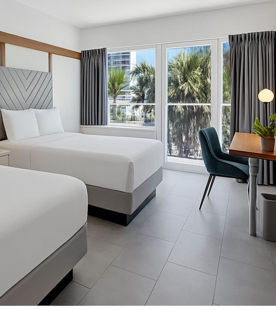Superior Queen/Queen Balcony, The Garden Hotel and Resort 6/10