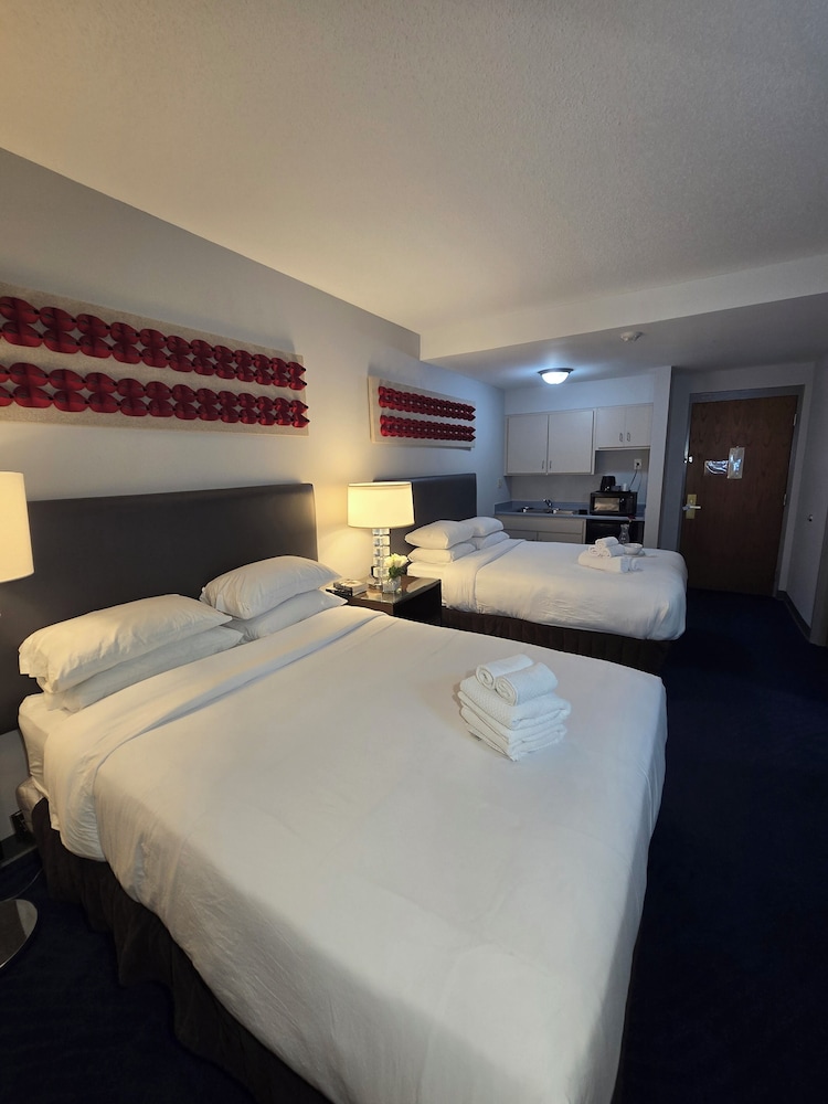 Illini Inn & Suites 5/26