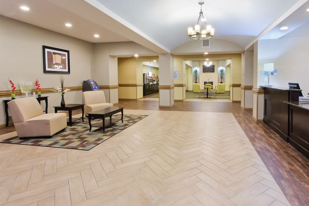 Holiday Inn Express Hotel And Suites Alvarado 15/50