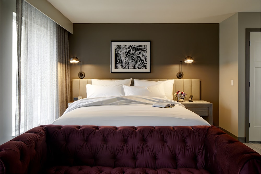 Archer Hotel Burlington 11/80