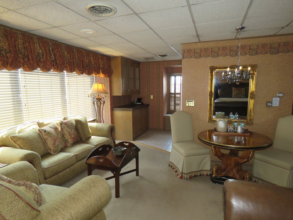 Altland House Inn and Suites 24/50