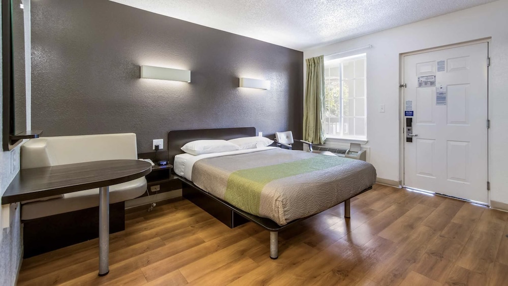 Studio 6 Extended Stay - Coral Springs, FL - Fort Lauderdale 29/60