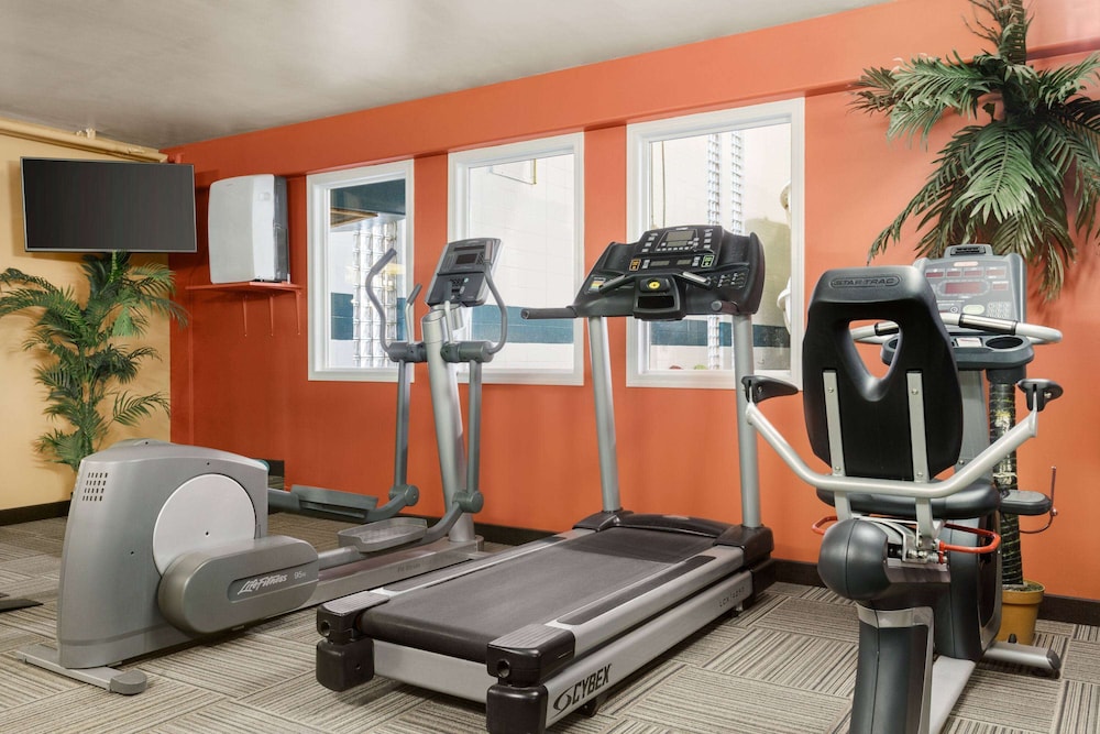 Travelodge By Wyndham Lloydminster 23/33