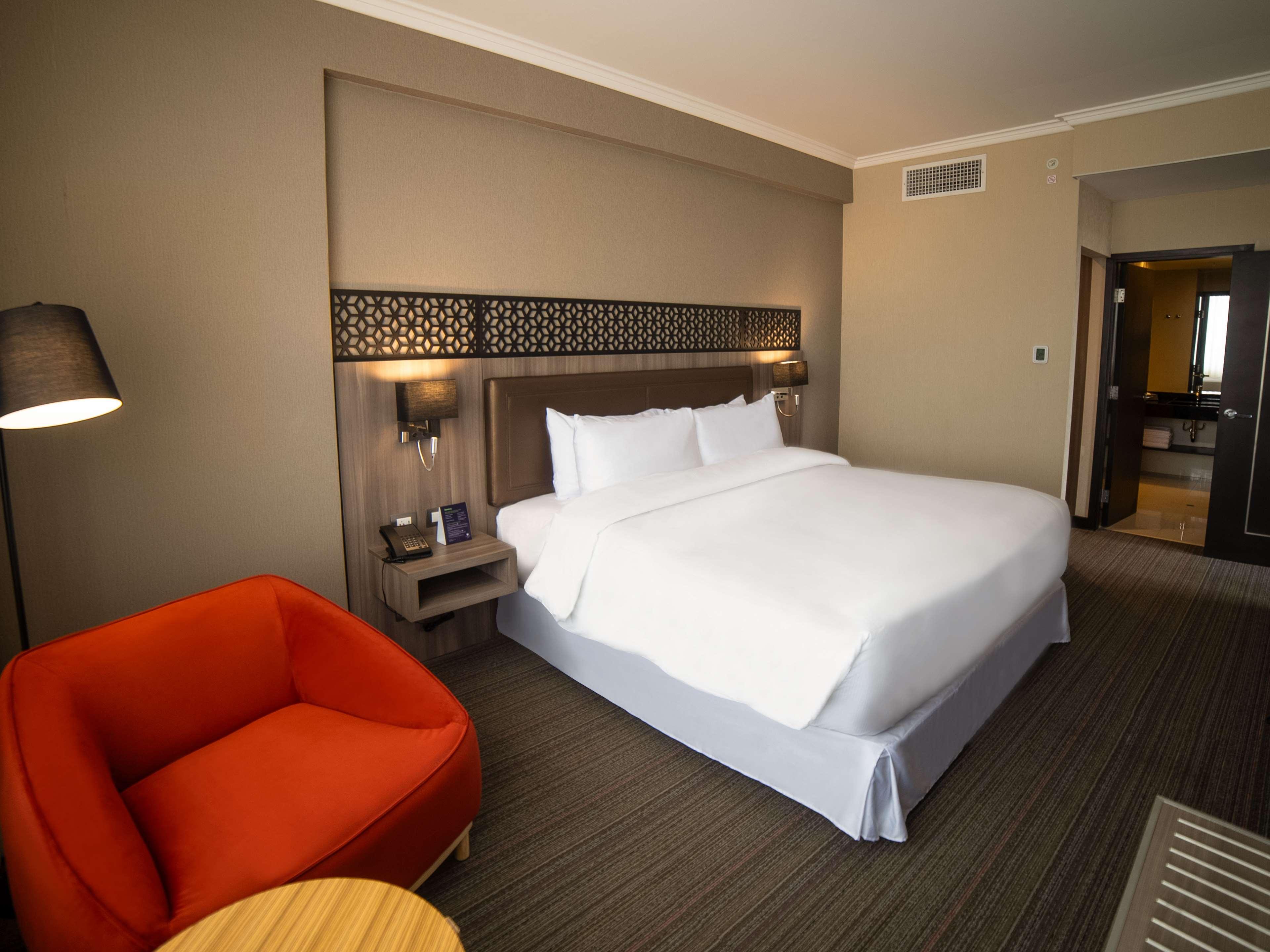 2 Rooms, Senior, Suite, King Bed, Jetted Tub