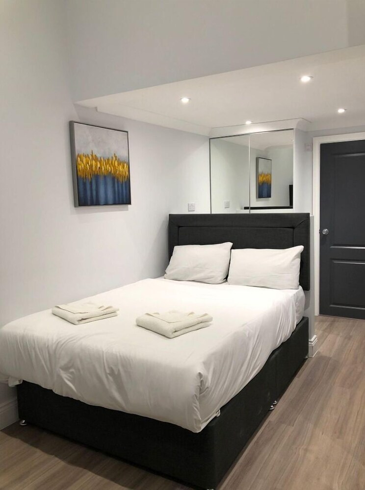 HYDE PARK ECONOMY 23/55