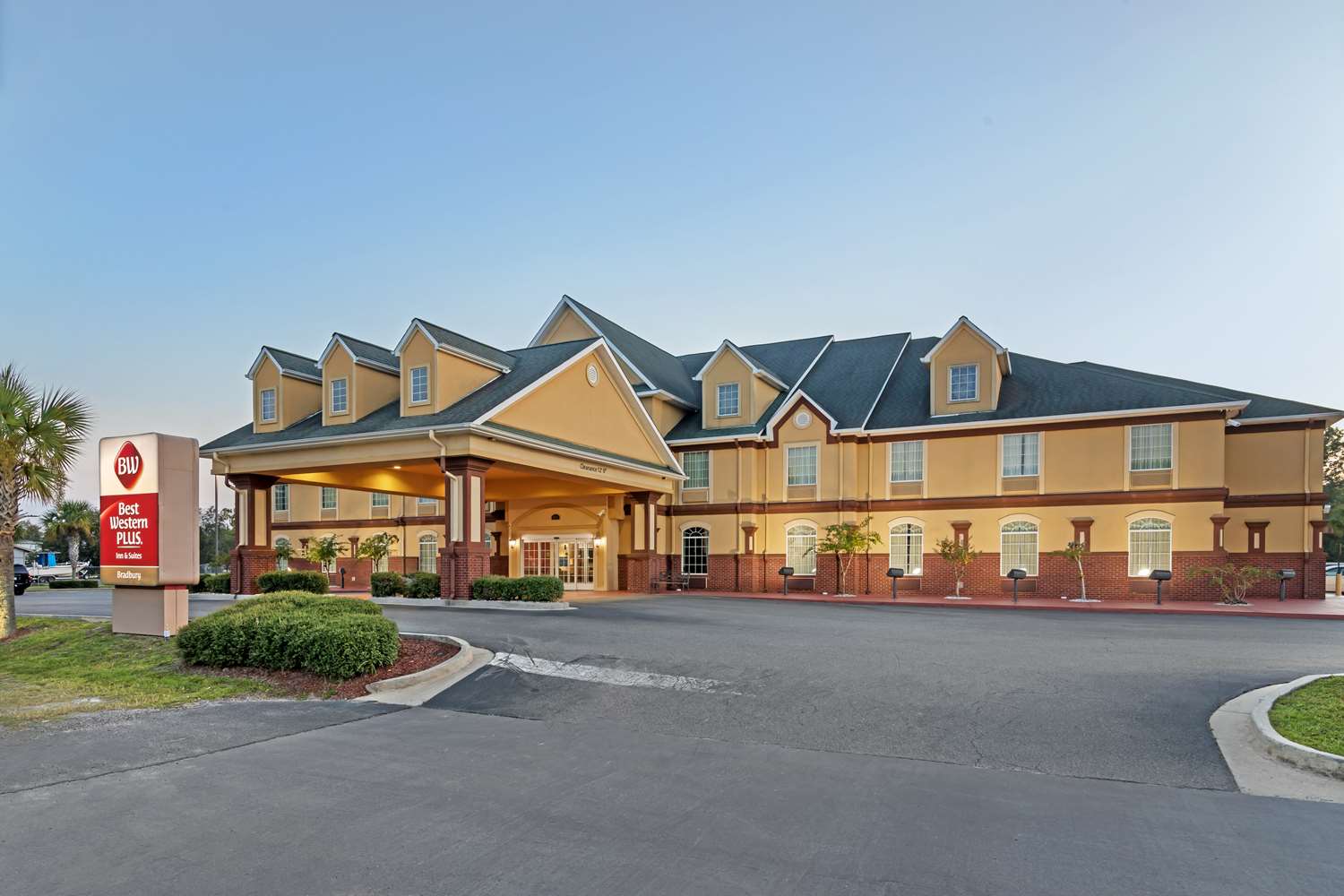 Best Western Plus Bradbury Inn & Suites 2/39