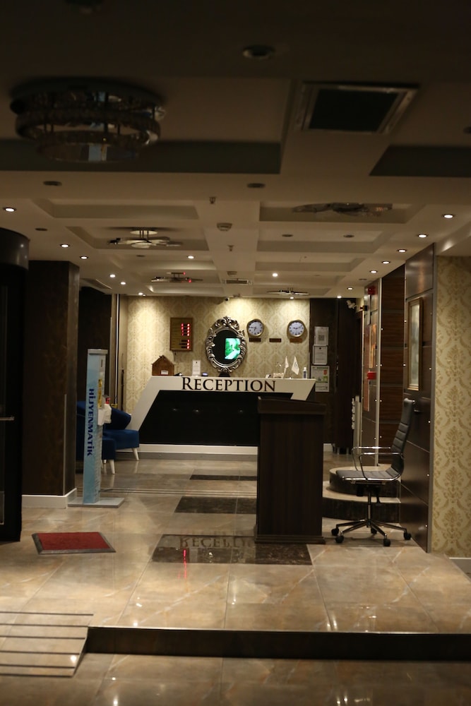 Grand Silay Hotel 8/50