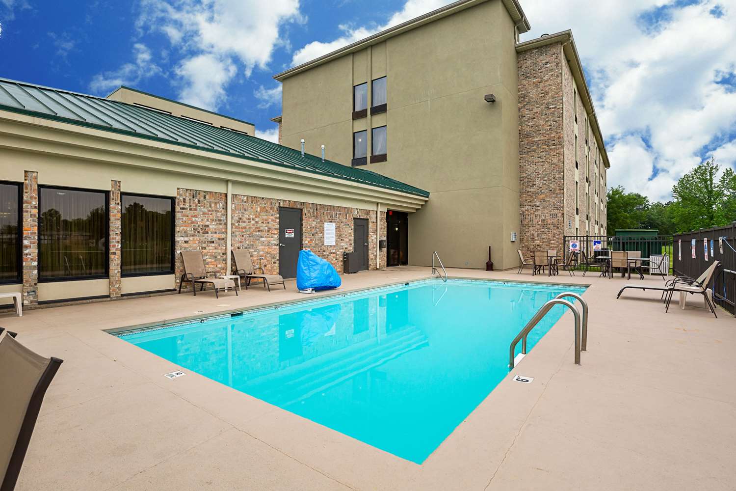 Super 8 by Wyndham Alexandria LA 5/6
