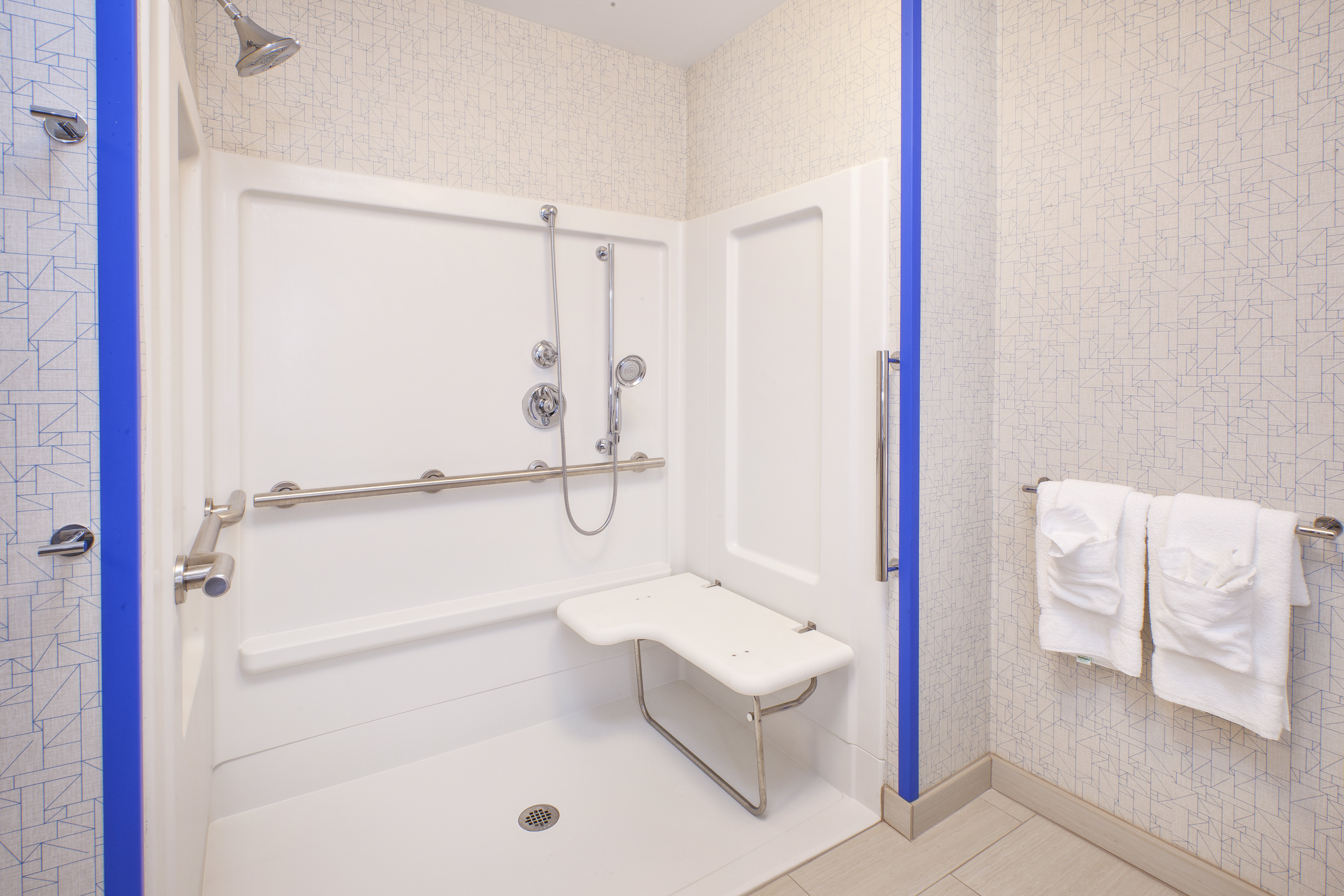 Holiday Inn Express Suites New Castle 62/62