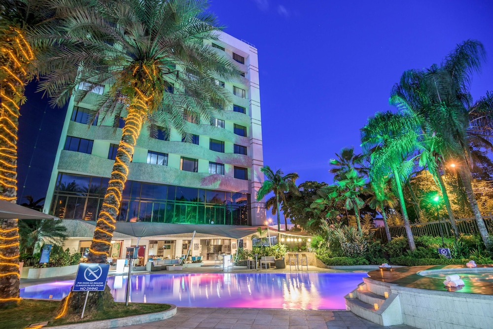 Nh Cali Royal Hotel 1/50