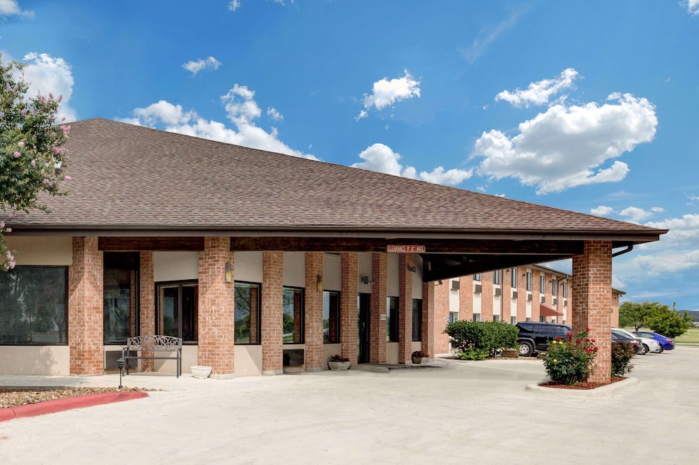 Baymont Inn & Suites by Wyndham San Marcos Outlet Malls 1/19