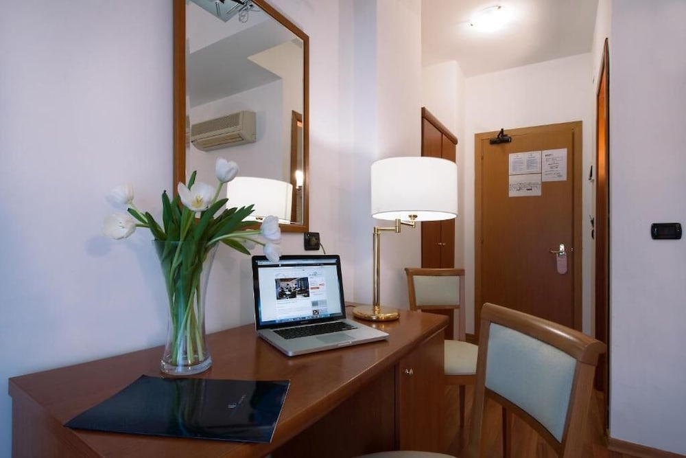 Garden Hotel 36/44