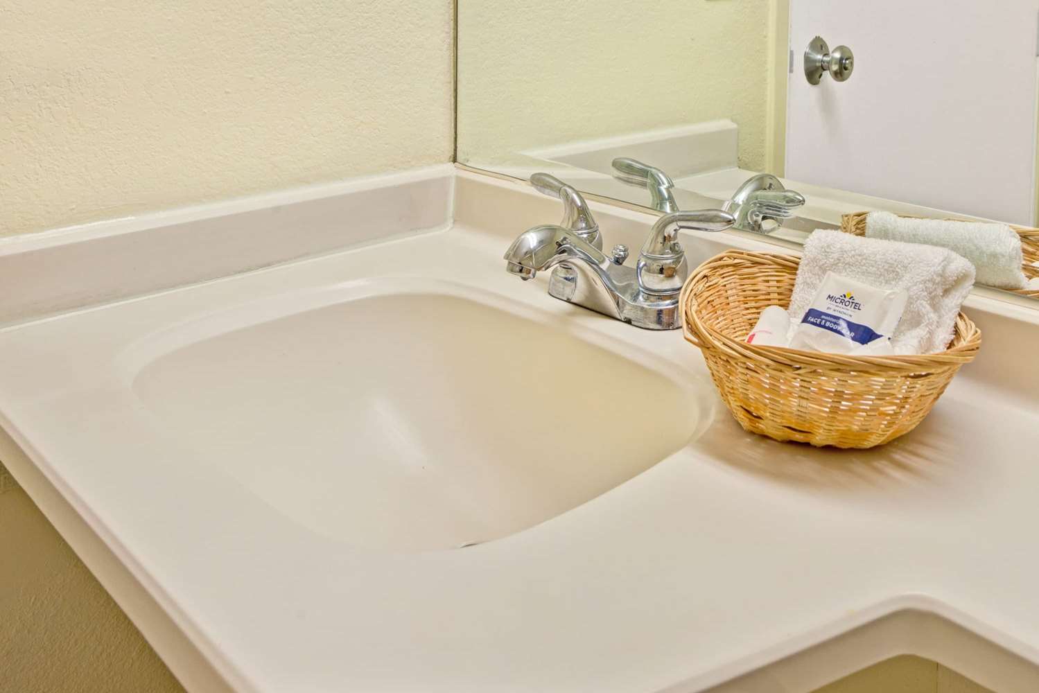 Microtel Inn And Suites Memphi 18/33